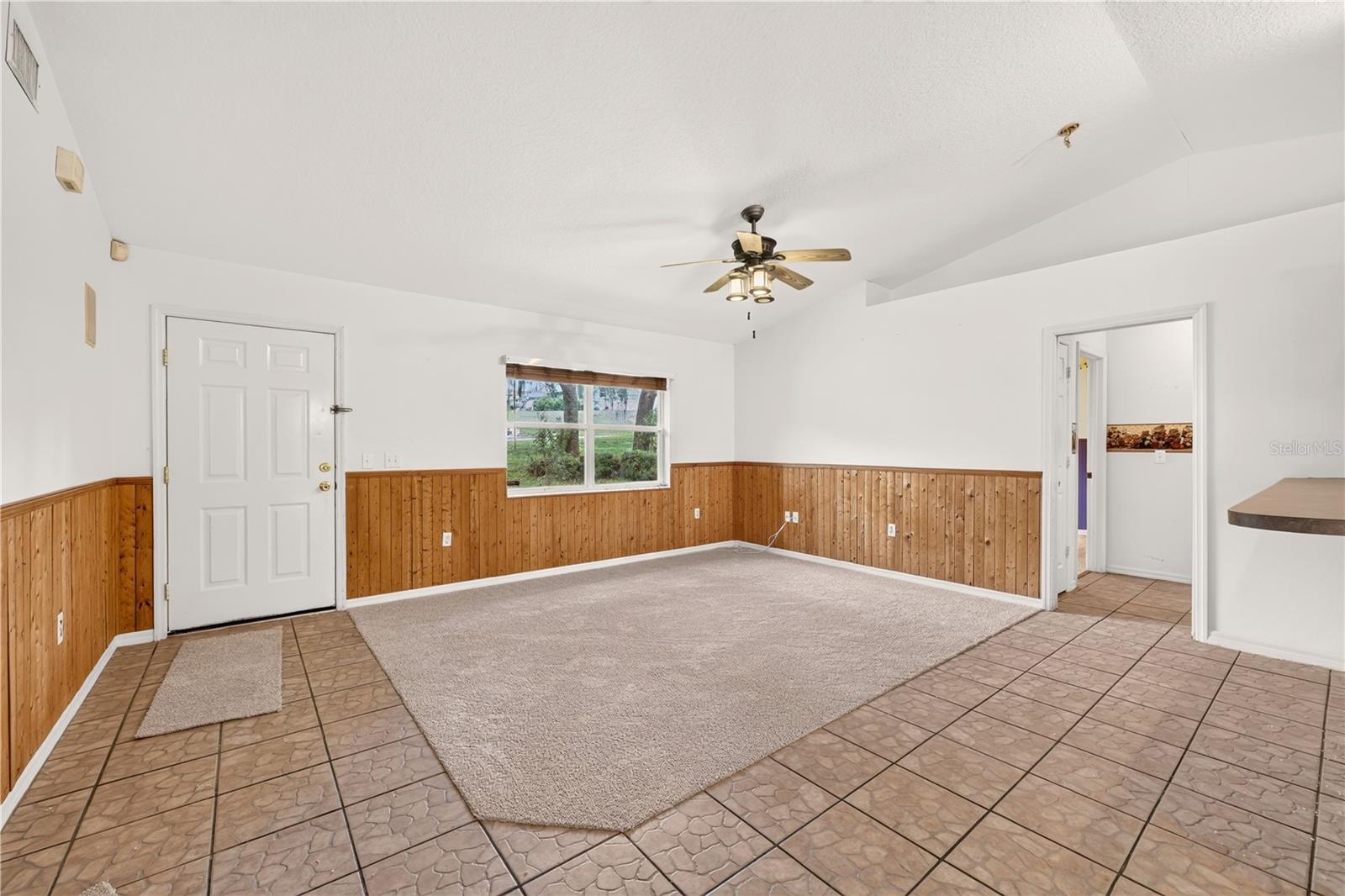 211 Edison St Property Photo 13