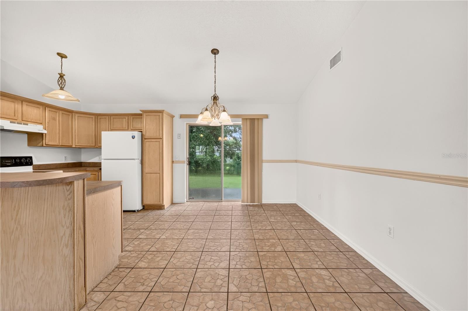 211 Edison St Property Photo 14