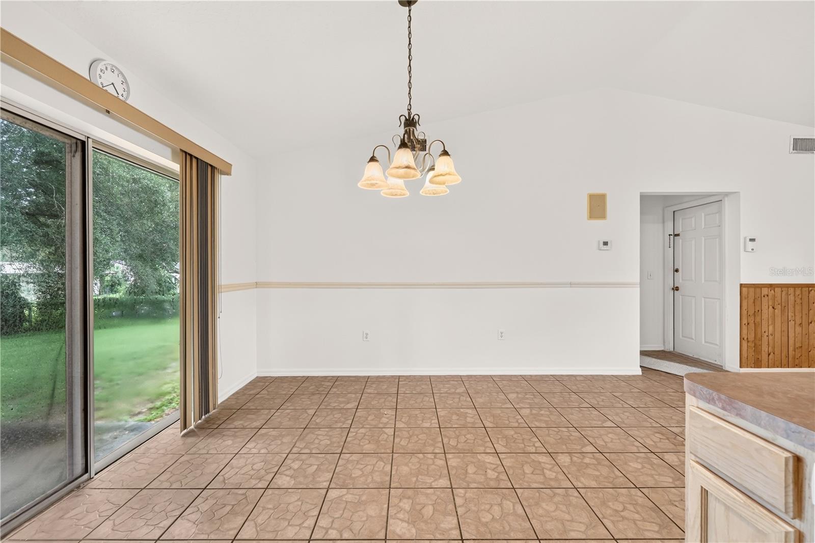 211 Edison St Property Photo 15