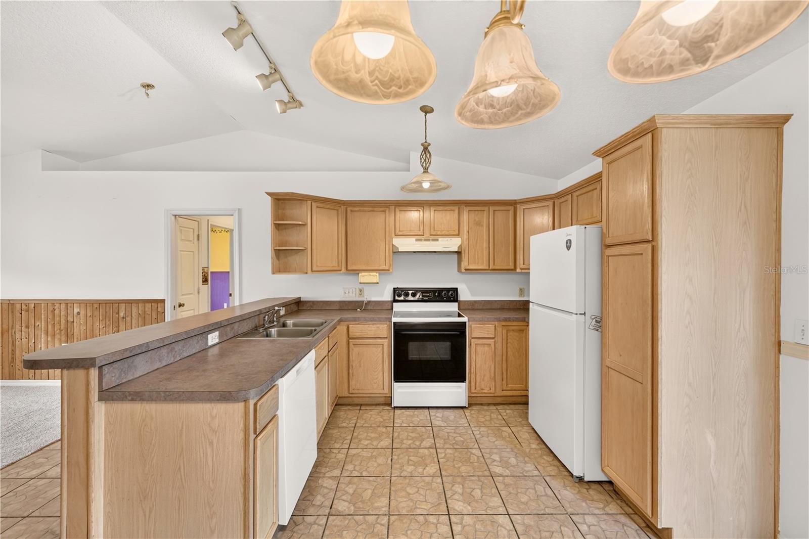 211 Edison St Property Photo 17