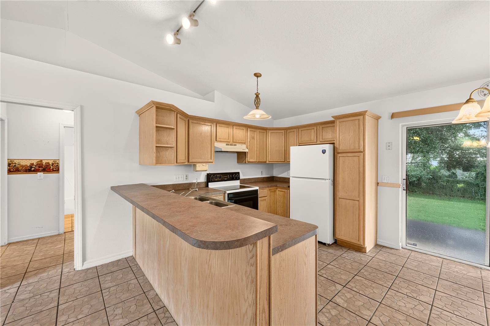 211 Edison St Property Photo 18