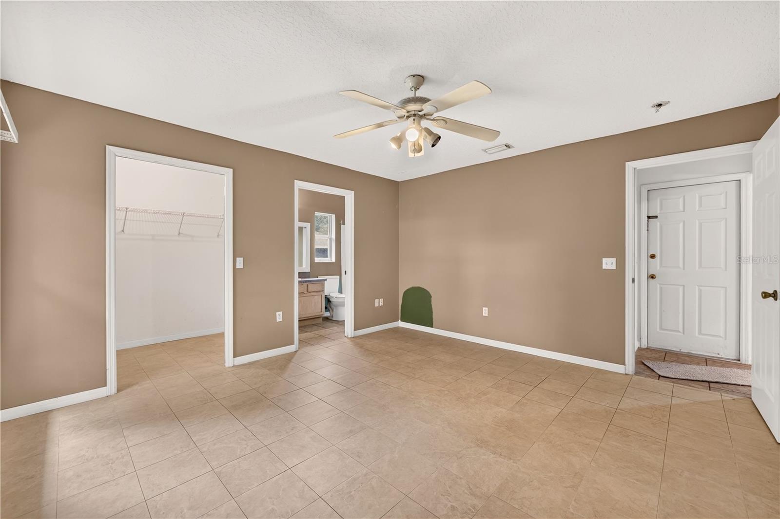 211 Edison St Property Photo 23
