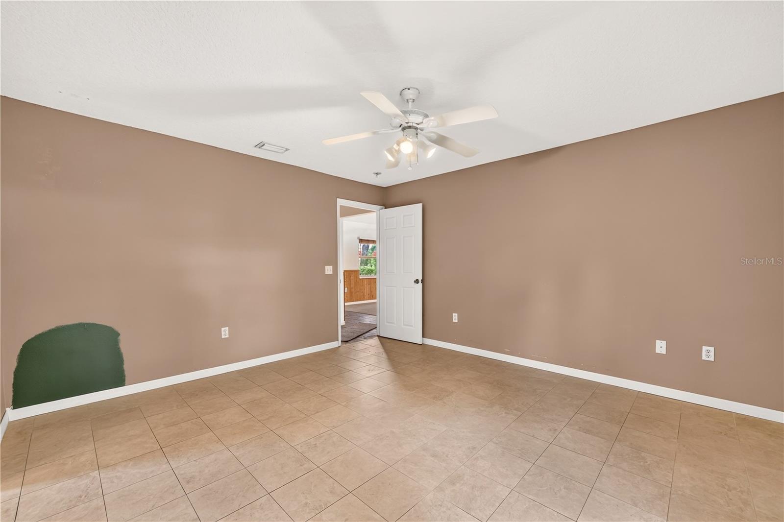 211 Edison St Property Photo 24
