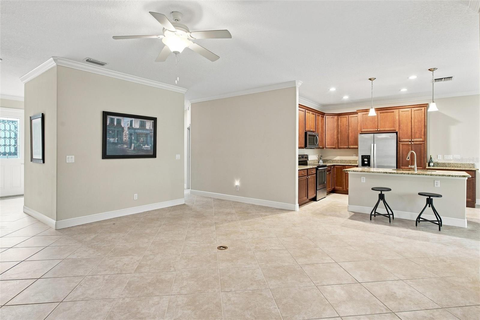 555 Dowling Cir Property Photo 6