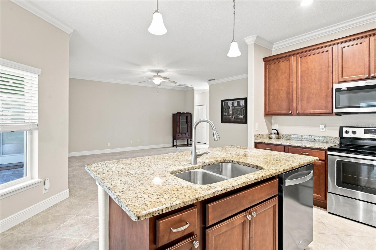 555 Dowling Cir Property Photo 8