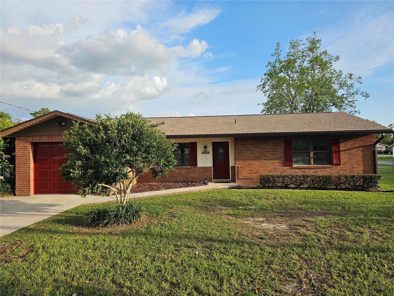 6862 SE 52 PL Property Photo 1