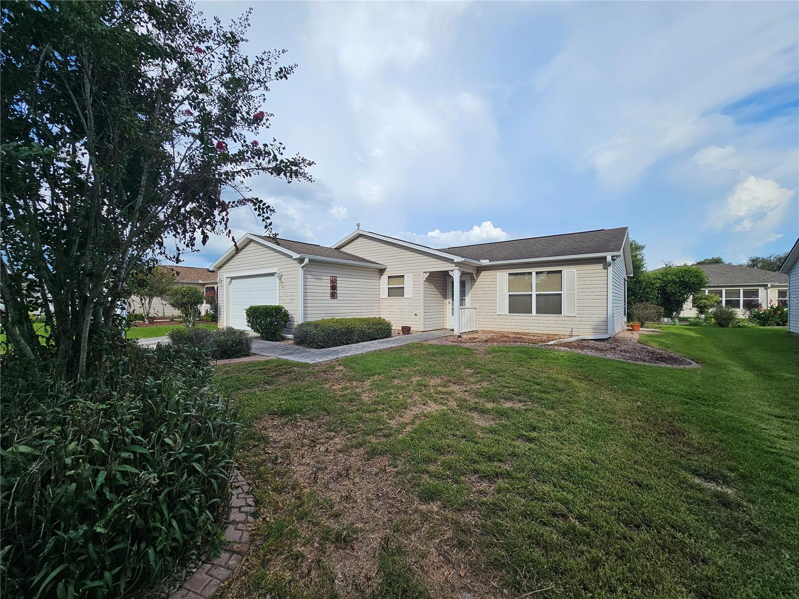 945 Candler Pl Property Photo 2