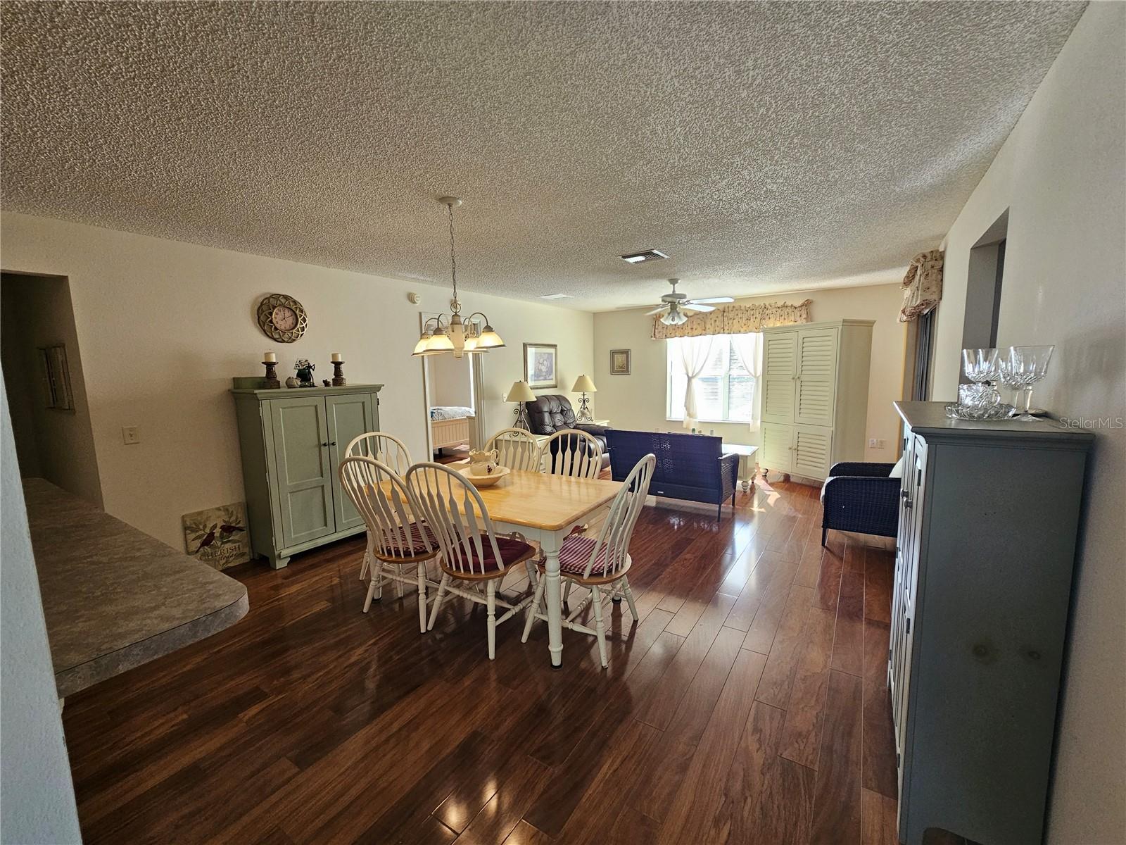 945 Candler Pl Property Photo 3