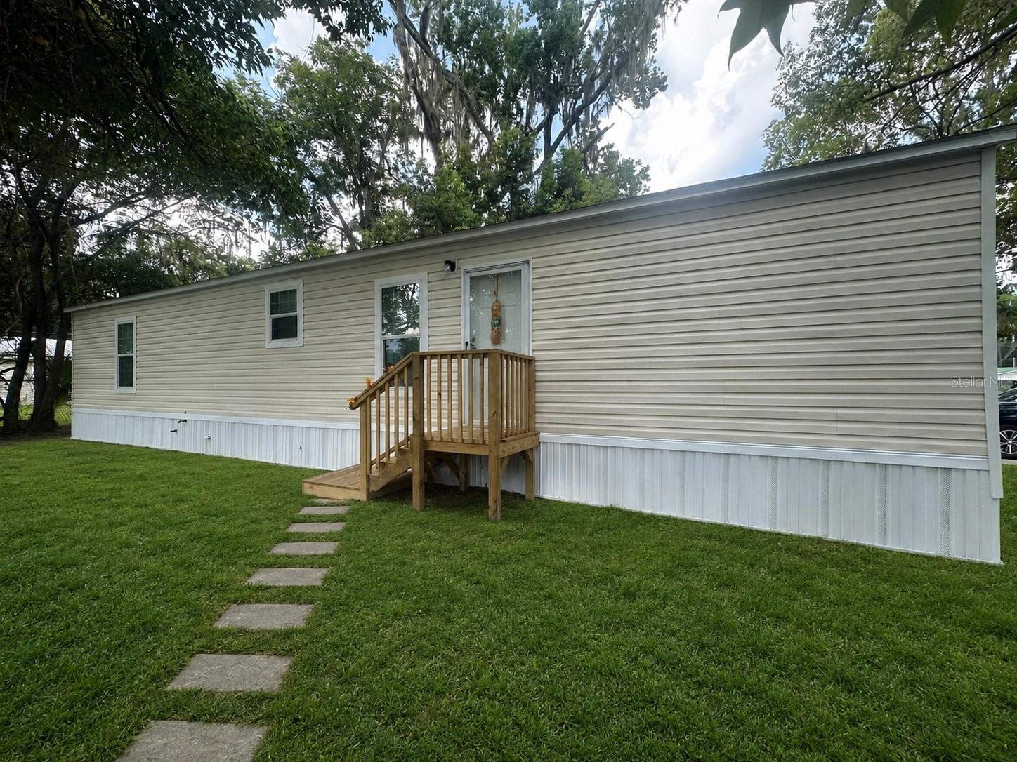 862 Ne Coldwater Ave Property Photo 1