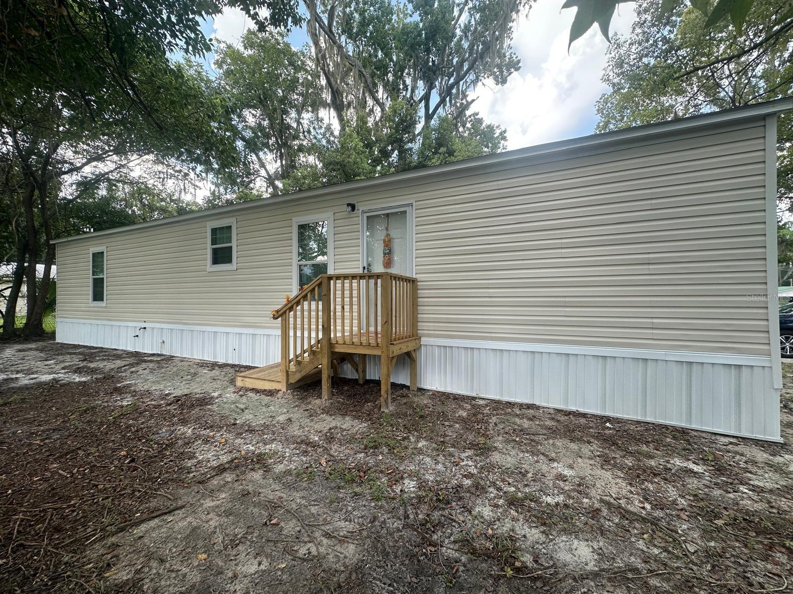 862 Ne Coldwater Ave Property Photo 2