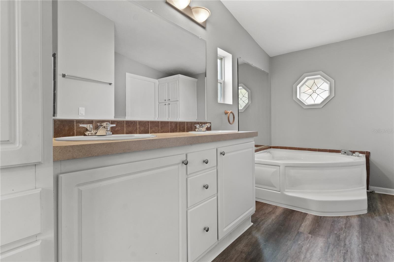 570 Sw 78th Ter Property Photo 15