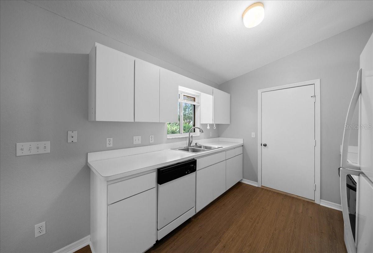9912 Sw 61st Ct Property Photo 13