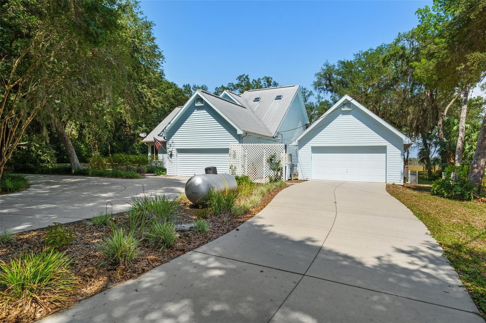 6085 S Royal Dr Property Photo 5