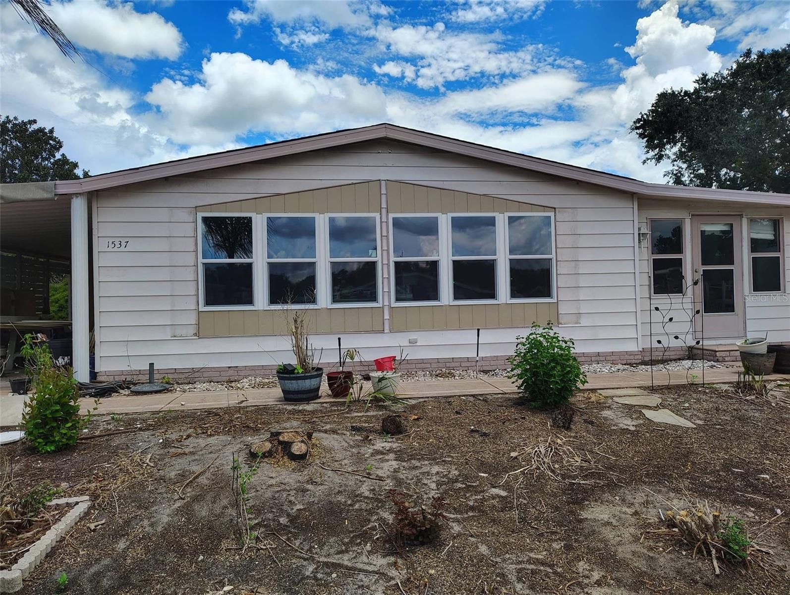 1537 DORAL CIR Property Photo 1