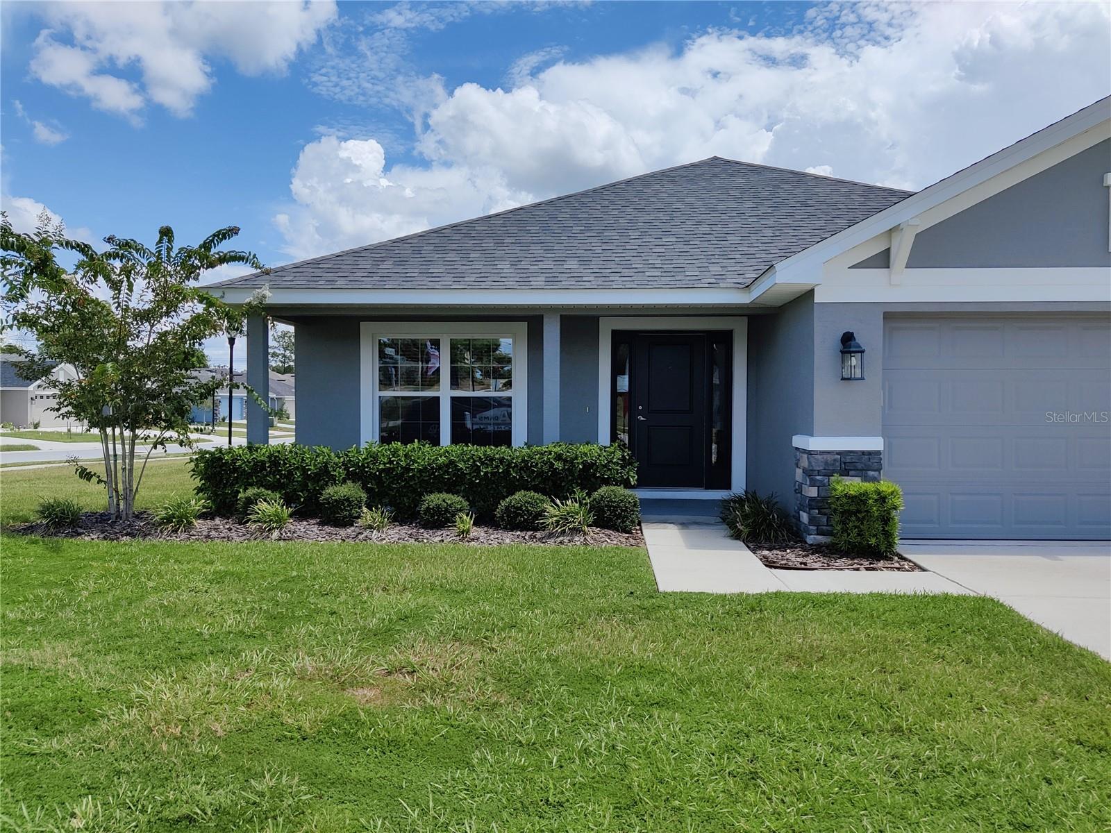 5568 Ocean Breeze Dr Property Photo 2