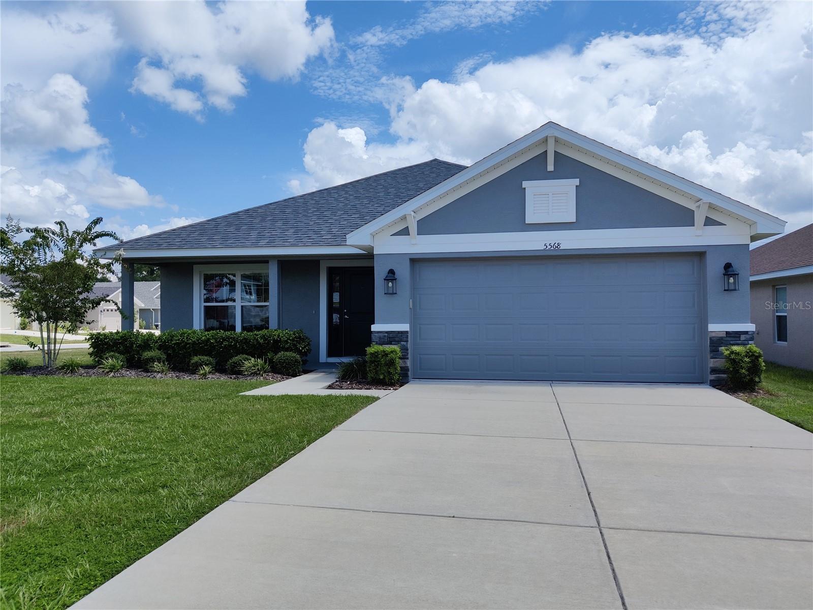 5568 Ocean Breeze Dr Property Photo 3