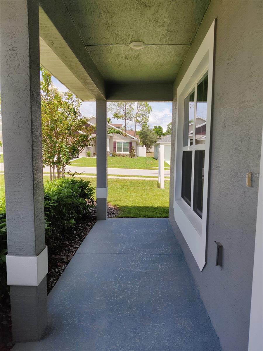 5568 Ocean Breeze Dr Property Photo 4