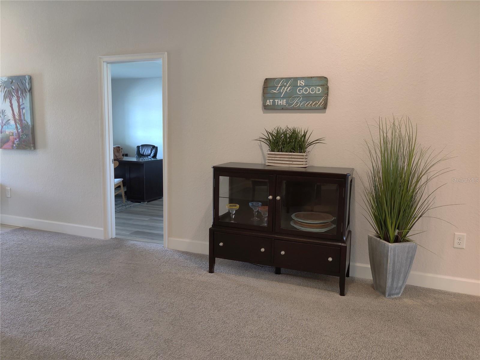 5568 Ocean Breeze Dr Property Photo 6