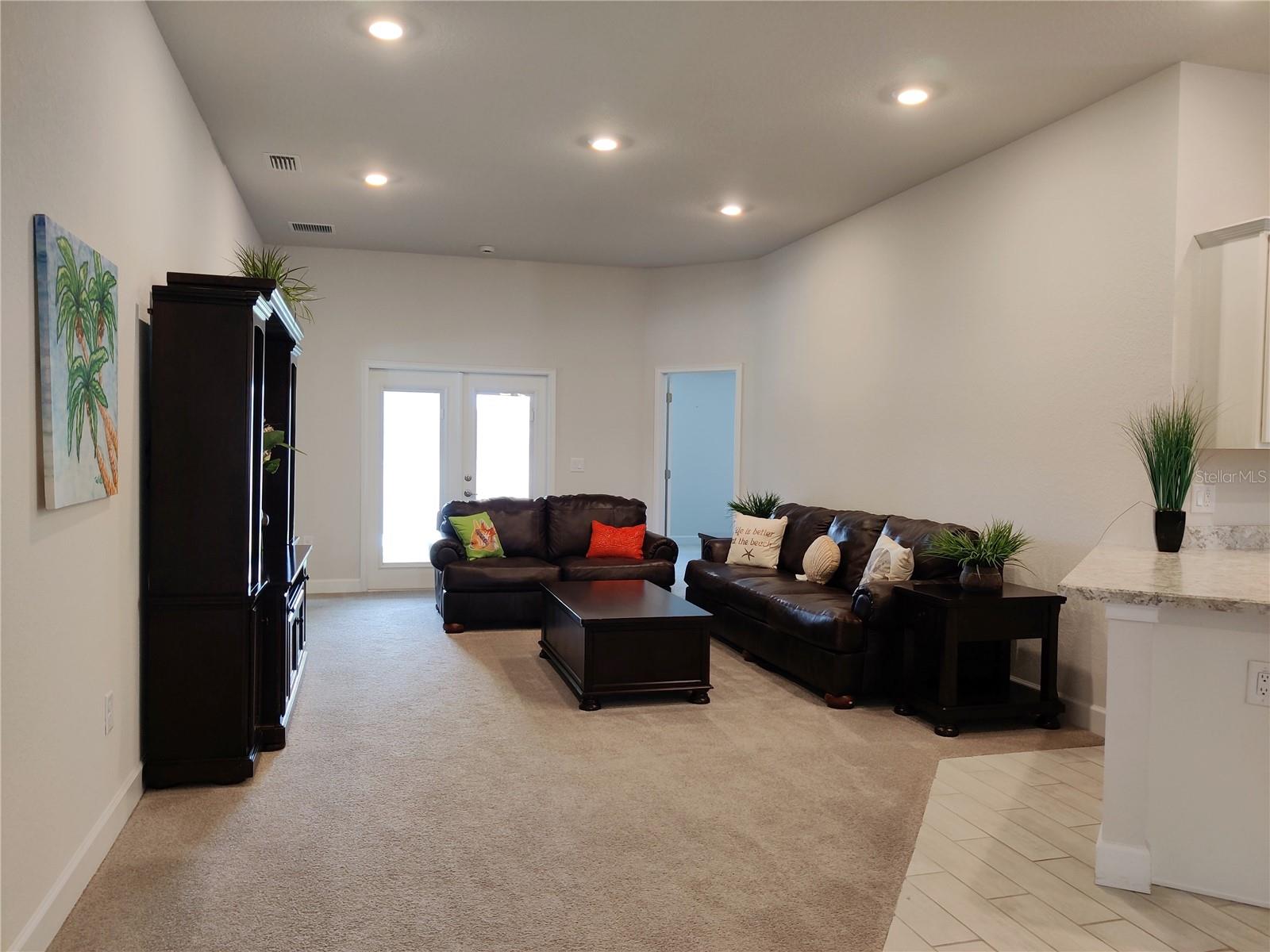 5568 Ocean Breeze Dr Property Photo 9