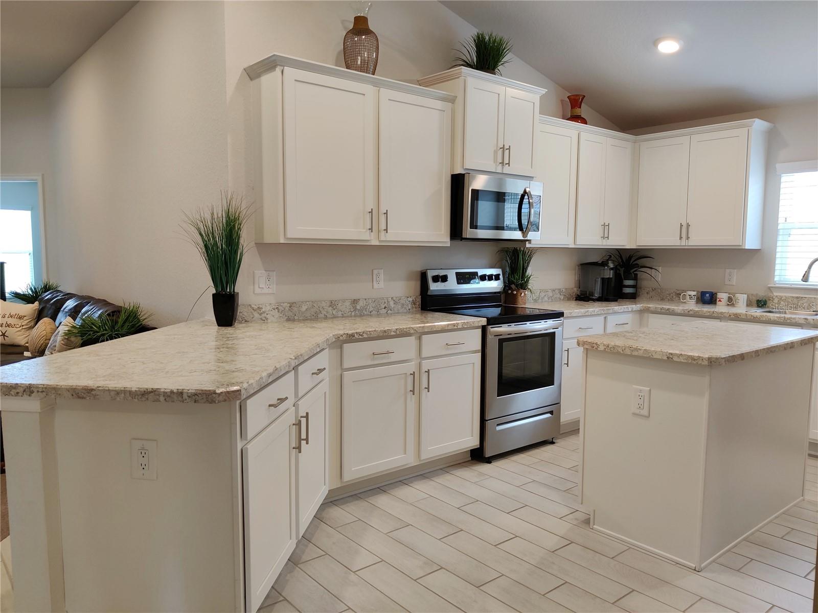 5568 Ocean Breeze Dr Property Photo 11