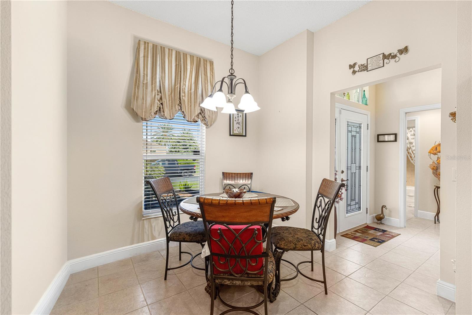 571 Troy Loop Property Photo 4
