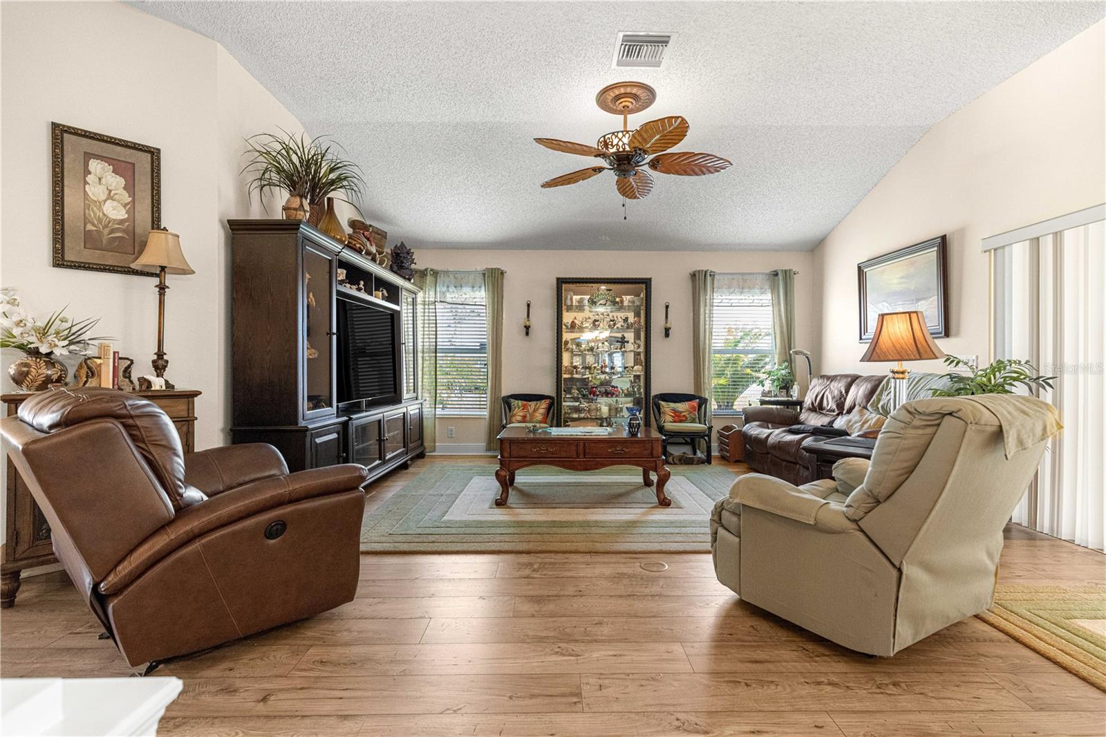 571 Troy Loop Property Photo 8