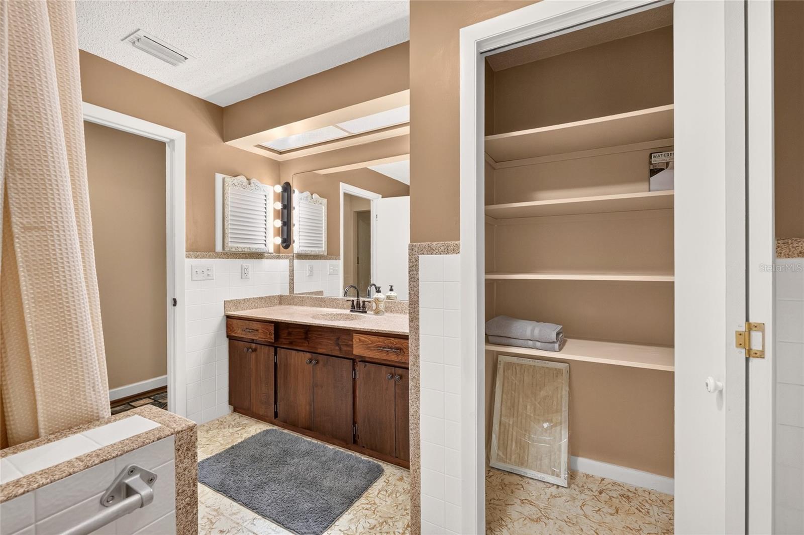 2489 N Lakefront Dr Property Photo 46