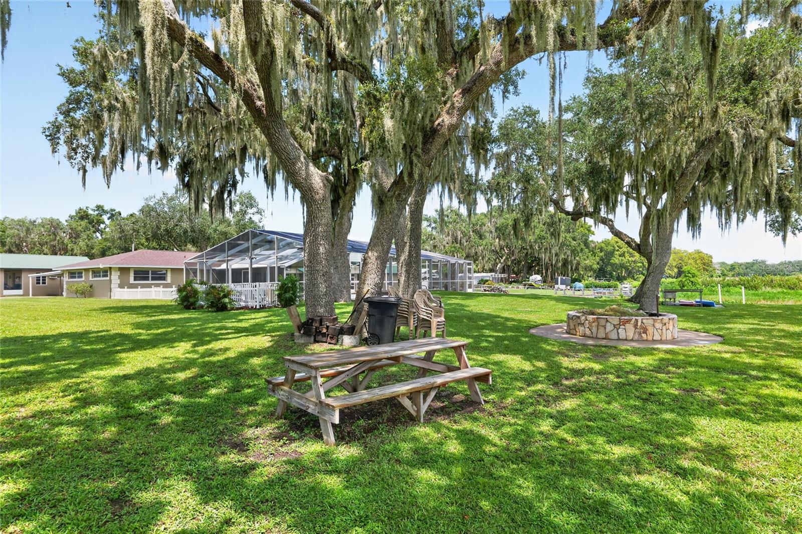 2489 N Lakefront Dr Property Photo 90