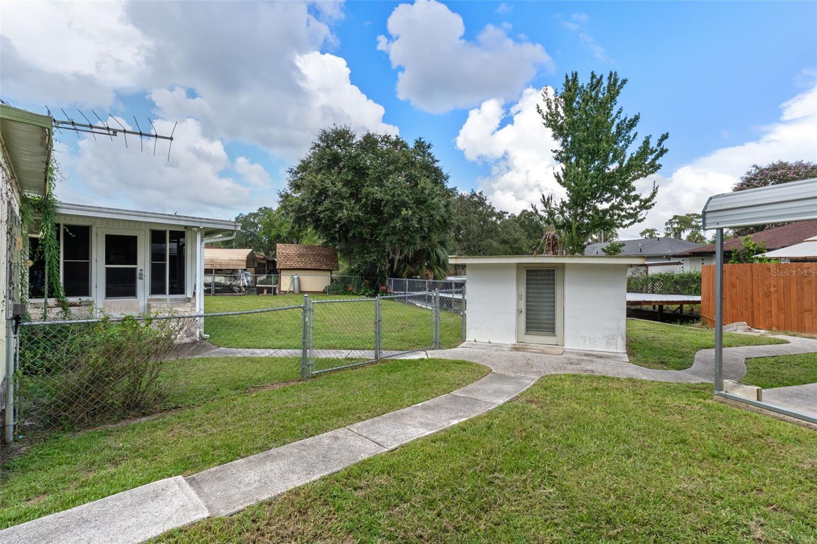 10246 S Mcclung Loop Property Photo 16