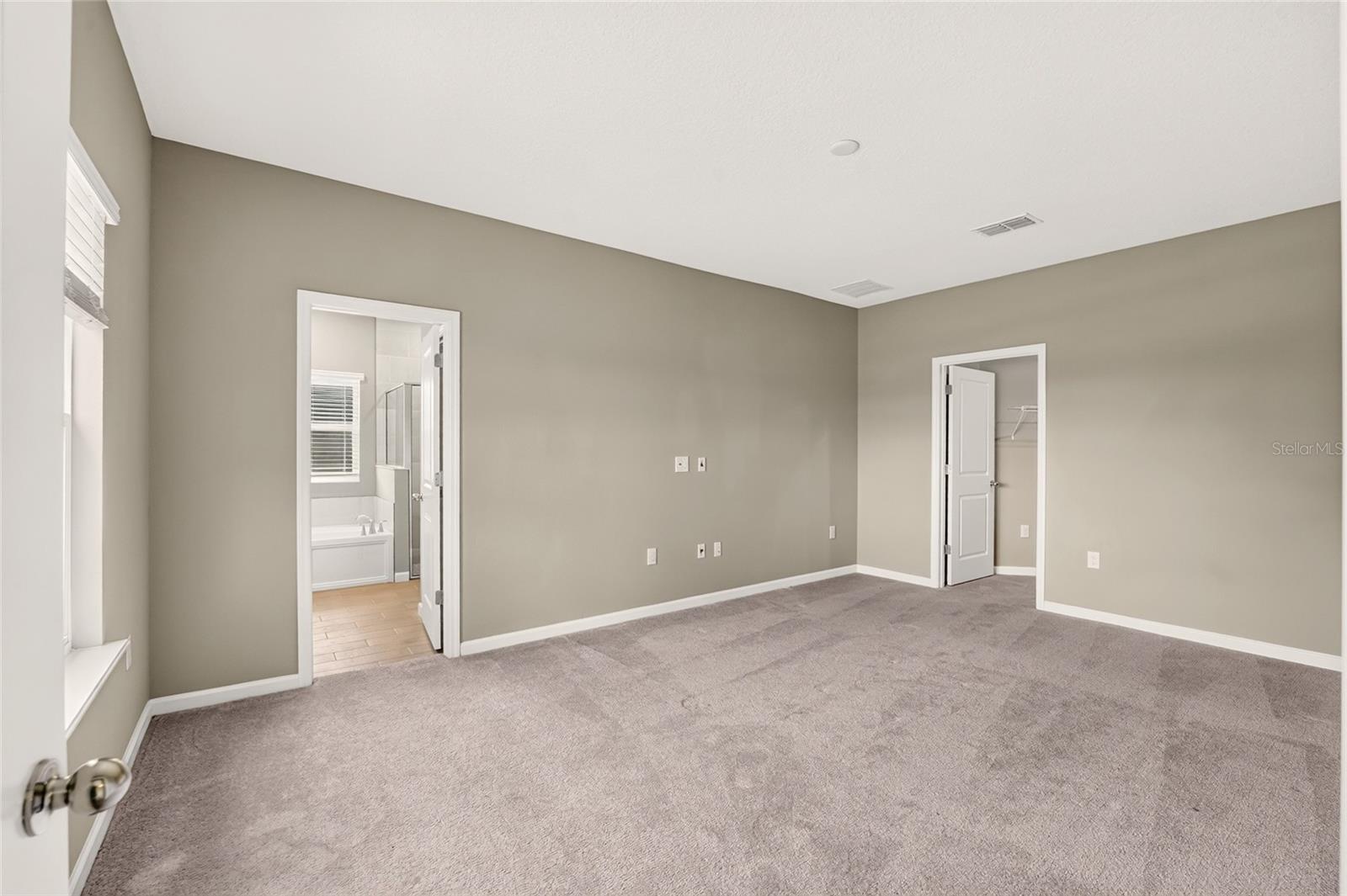 13559 Nw Convergence Blvd Property Photo 23