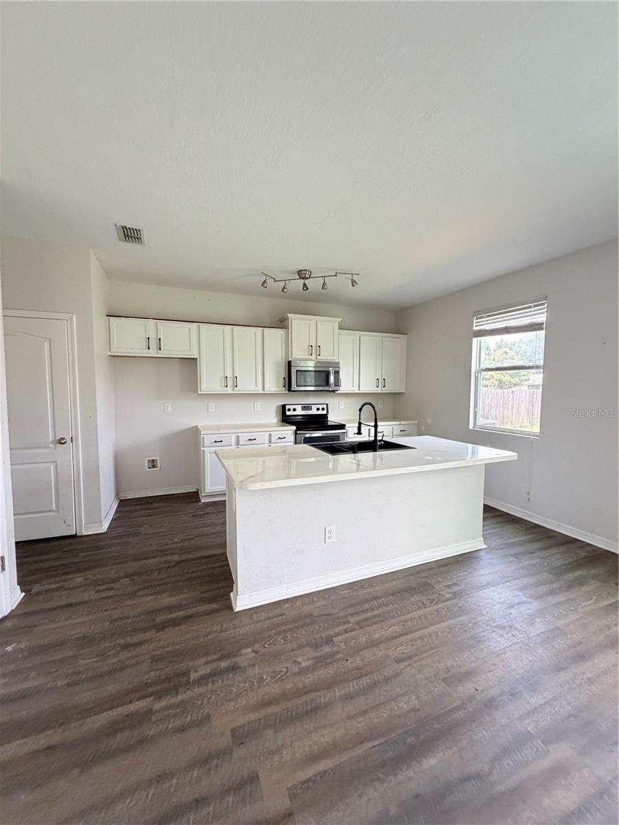 45170 Dutton Way Property Photo 4
