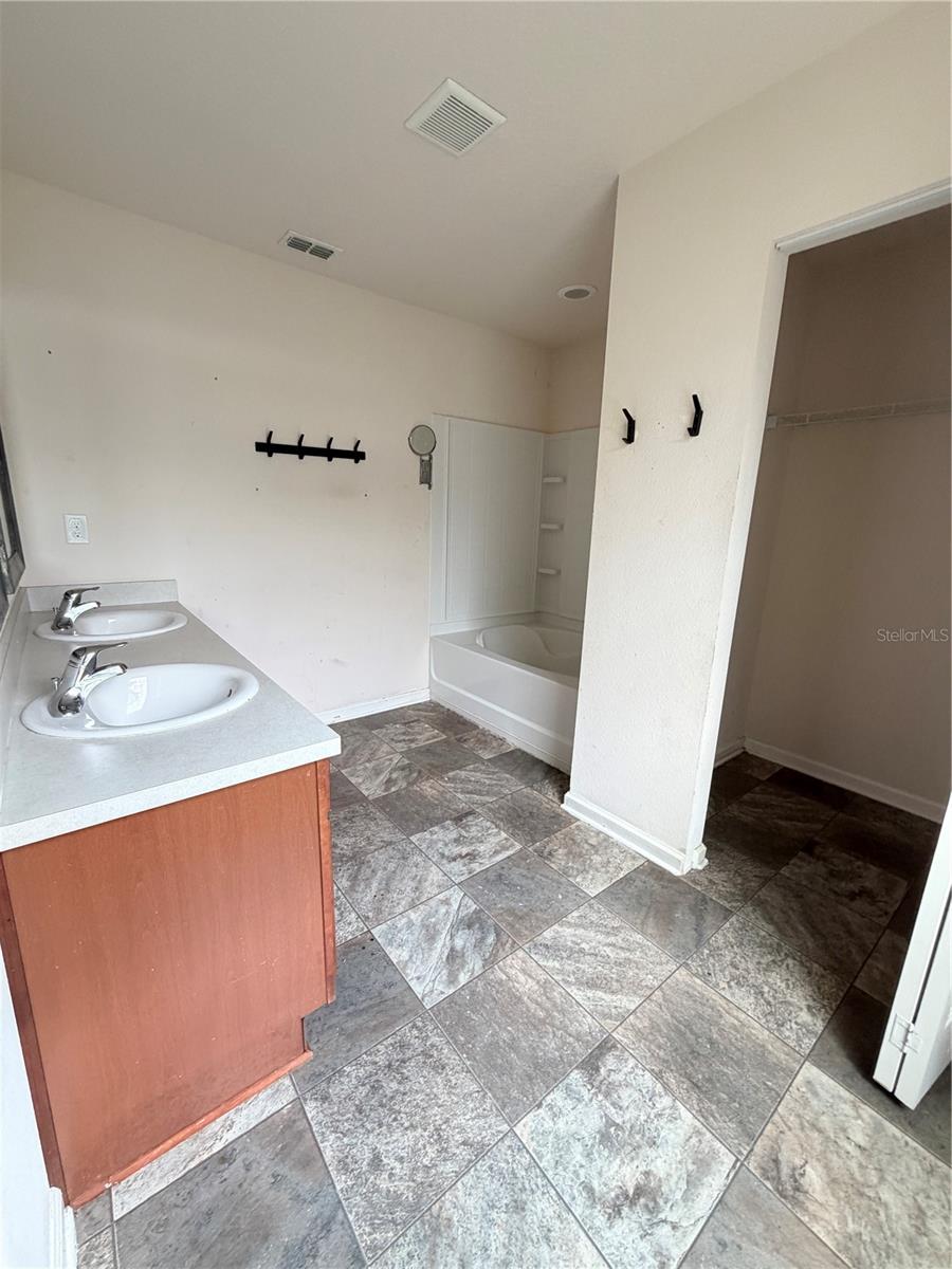 45170 Dutton Way Property Photo 10