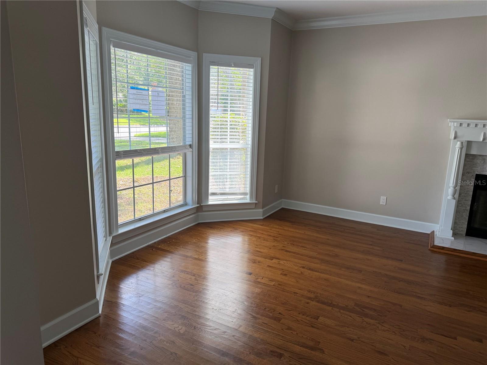916 Hillcrest Ct Property Photo 3
