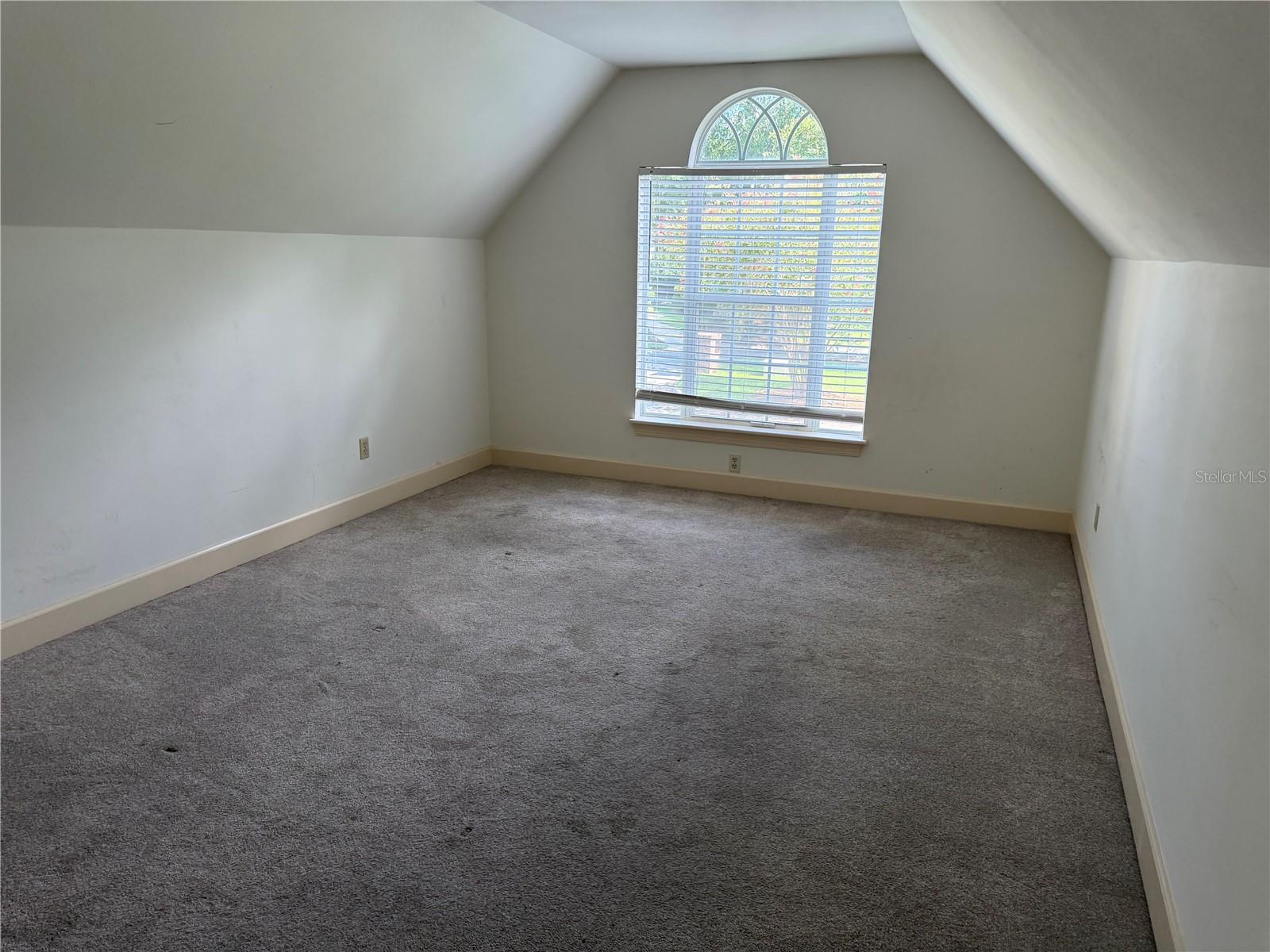 916 Hillcrest Ct Property Photo 24