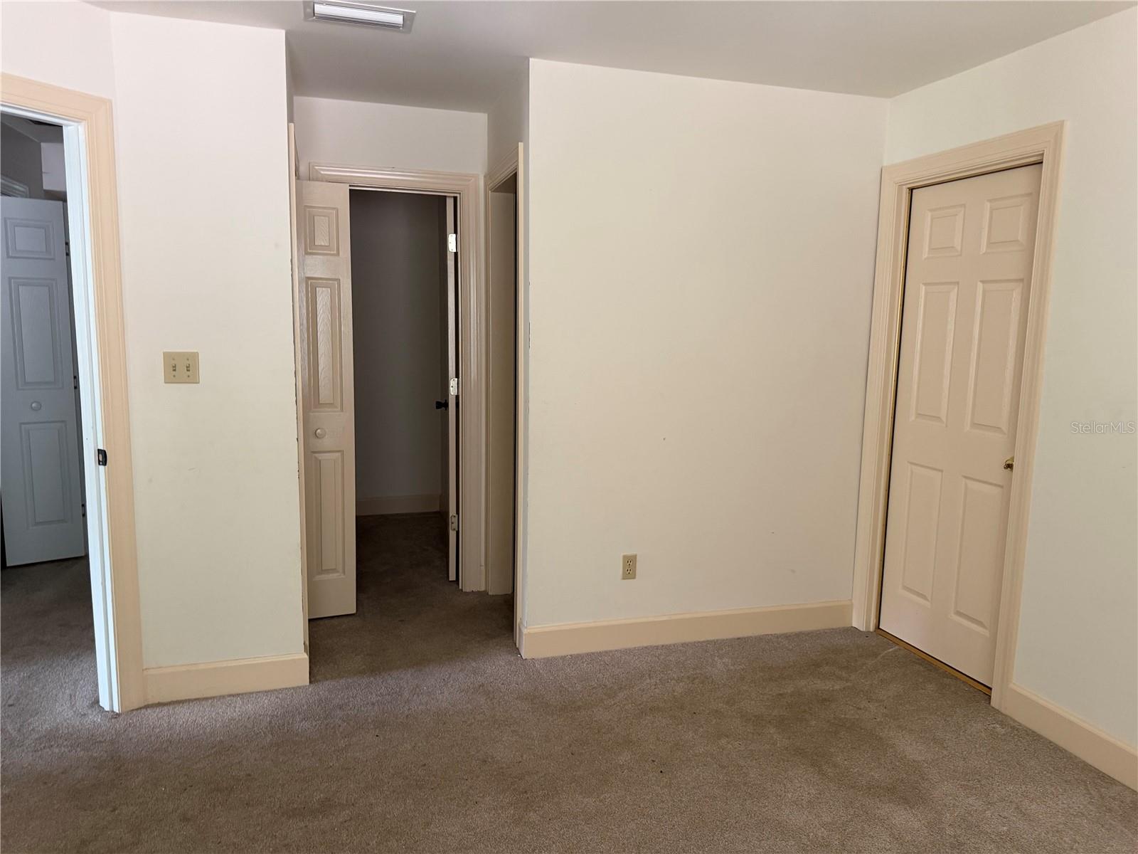 916 Hillcrest Ct Property Photo 26