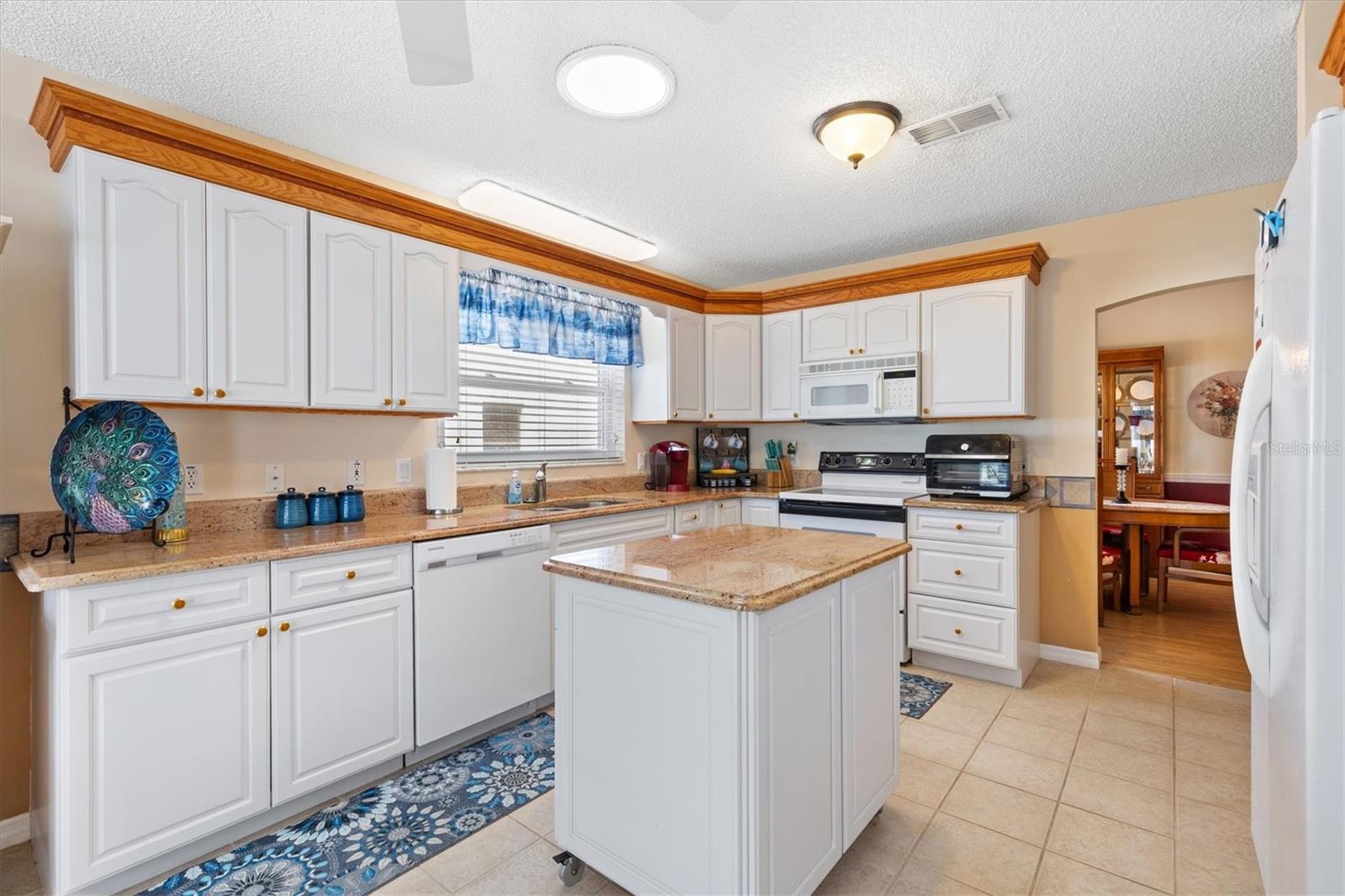1042 Soledad Way Property Photo 11
