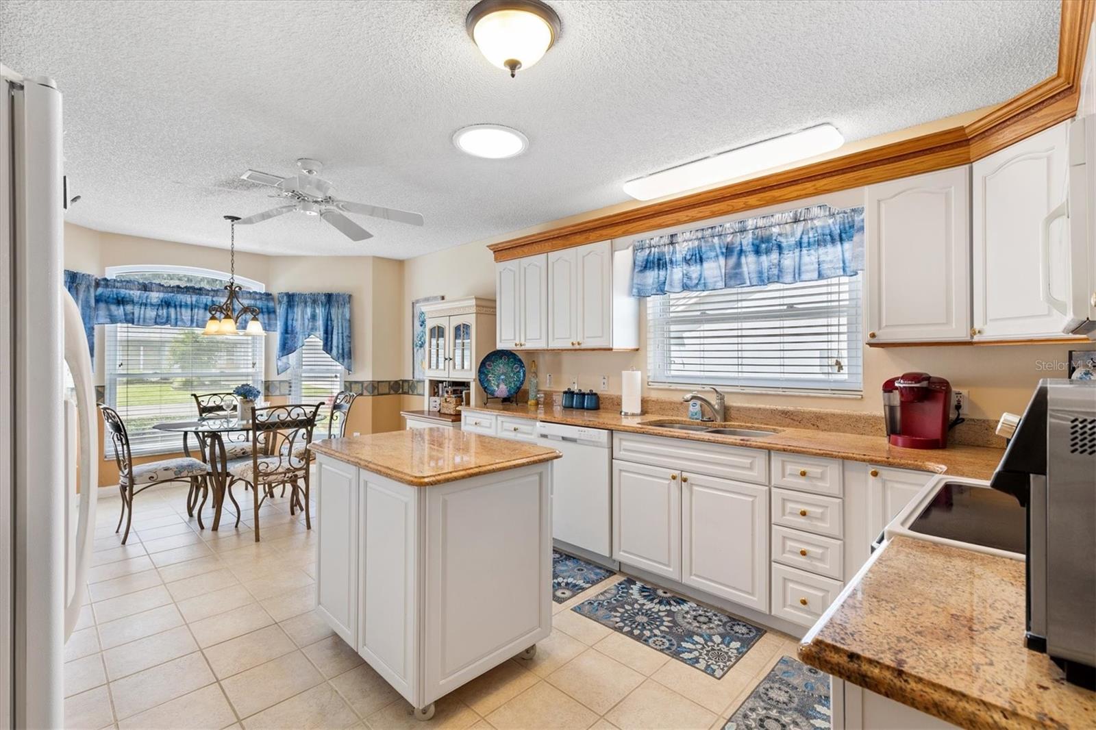 1042 Soledad Way Property Photo 14