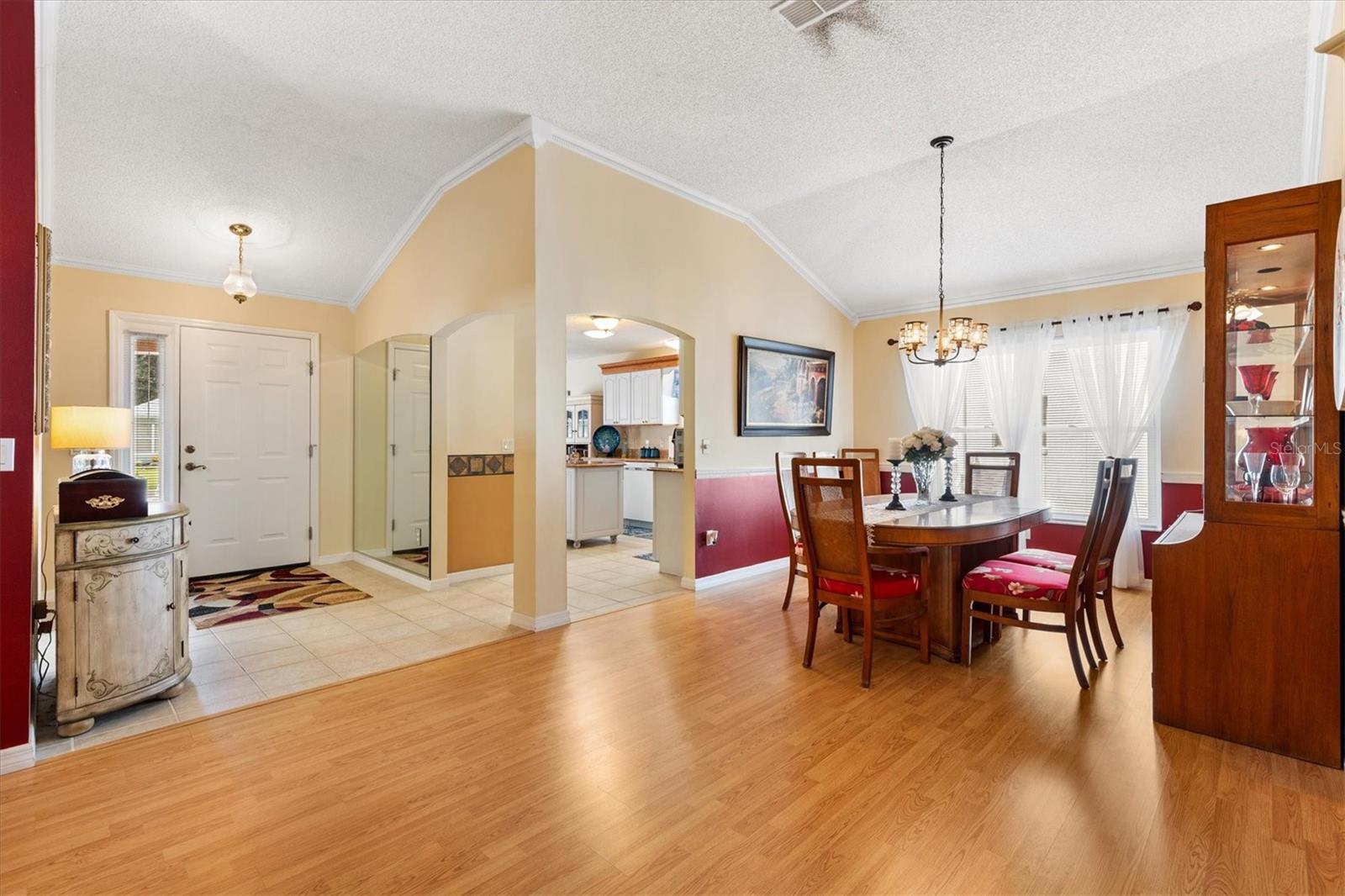 1042 Soledad Way Property Photo 15