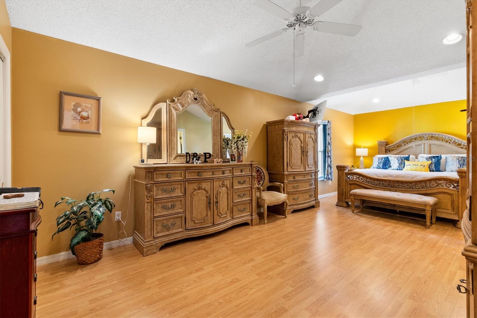 1042 Soledad Way Property Photo 21