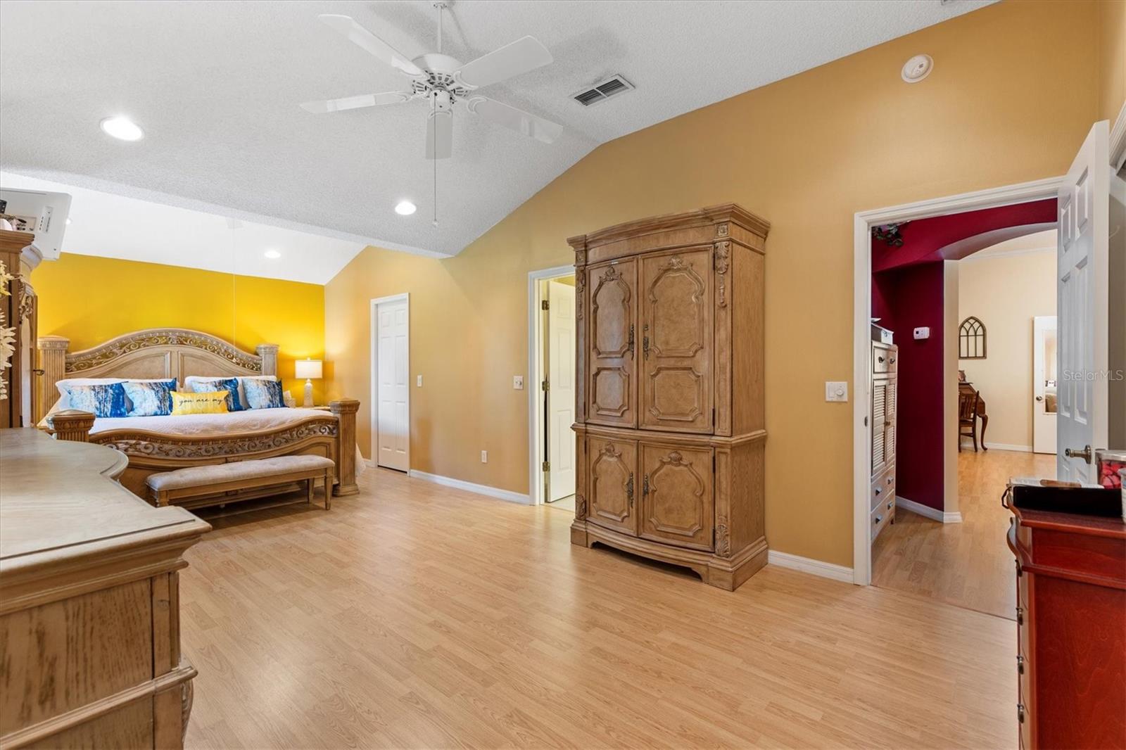 1042 Soledad Way Property Photo 23