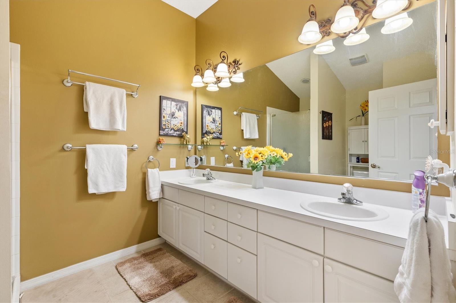 1042 Soledad Way Property Photo 25