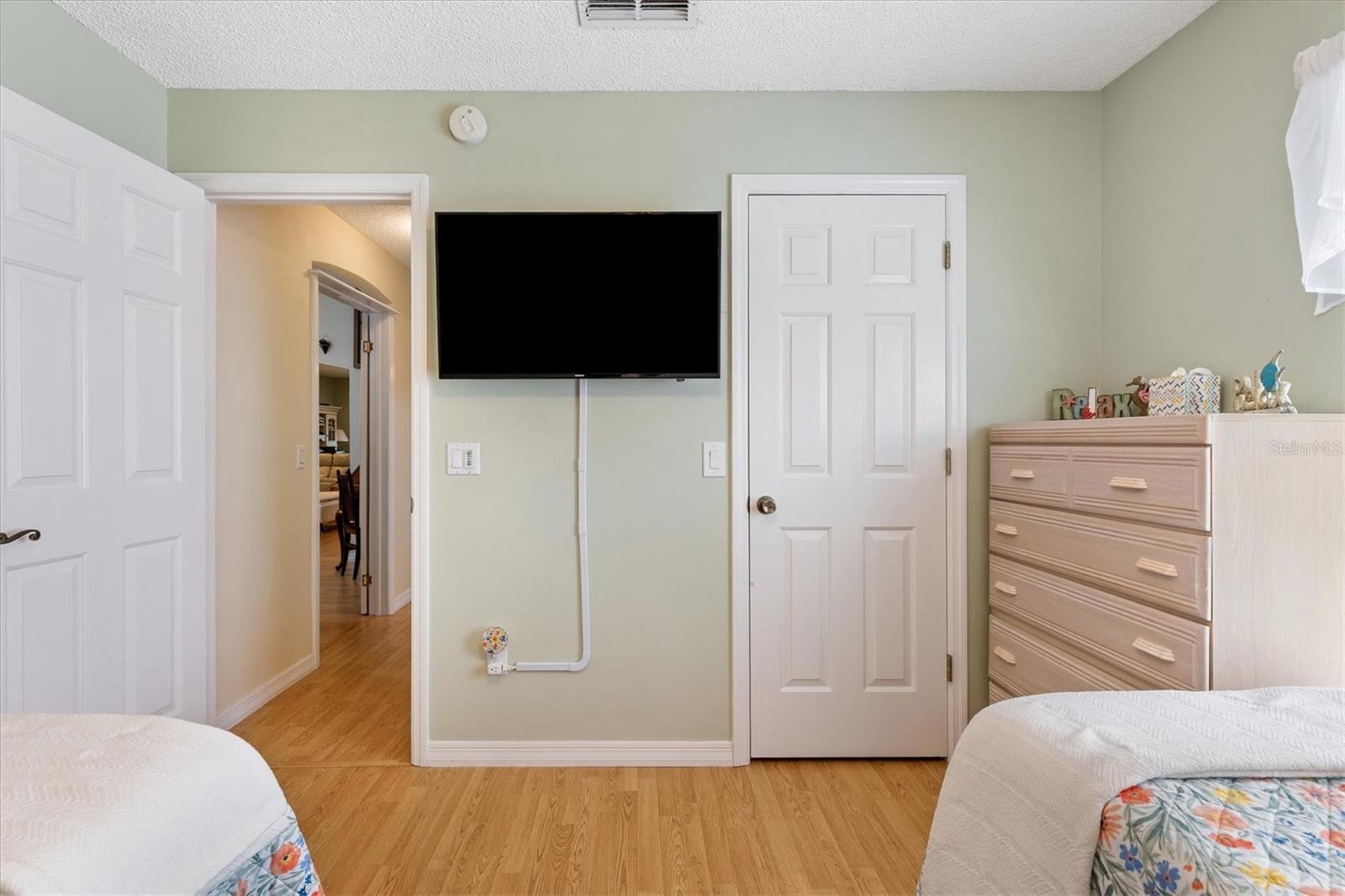 1042 Soledad Way Property Photo 31