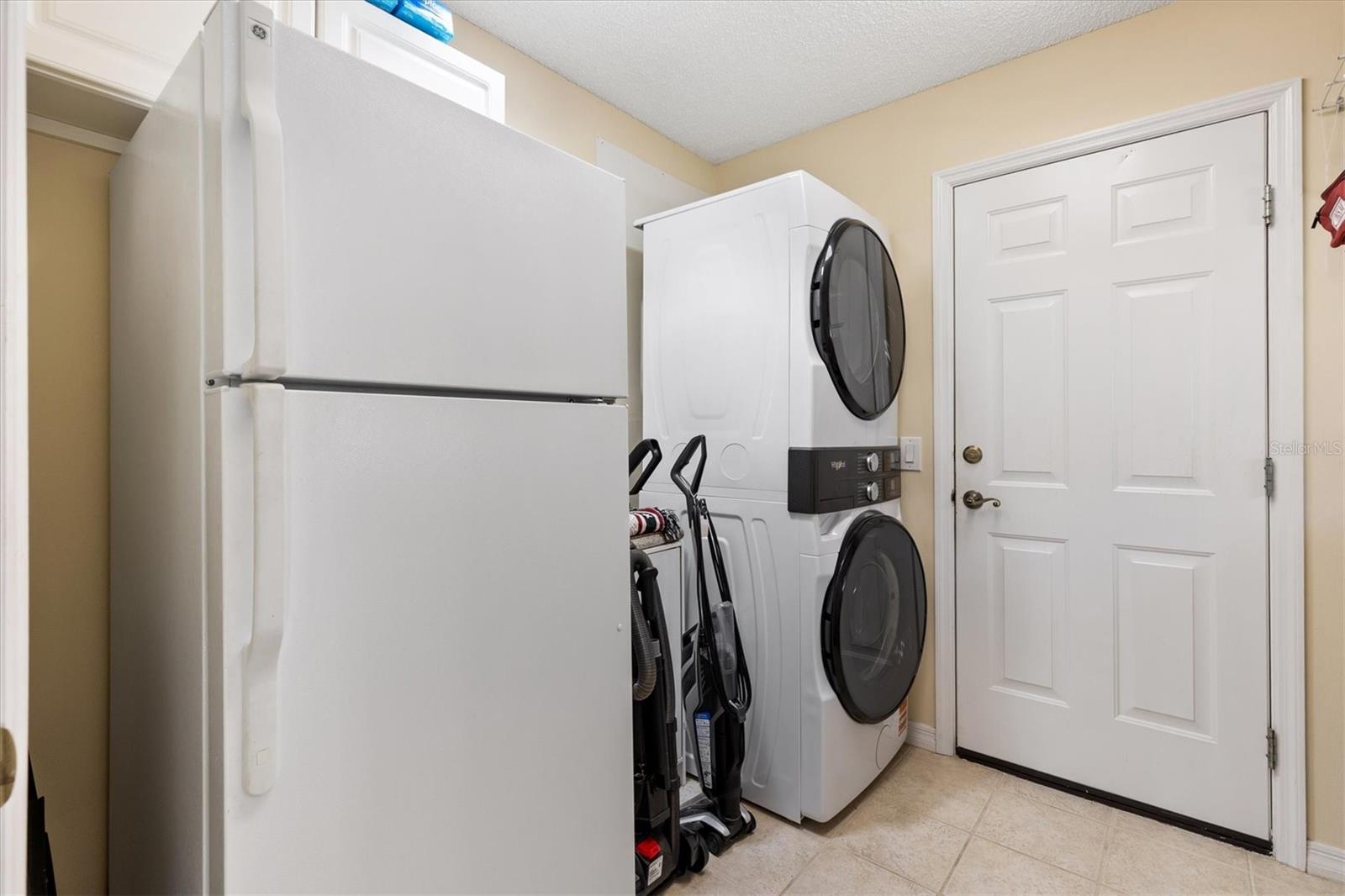 1042 Soledad Way Property Photo 34