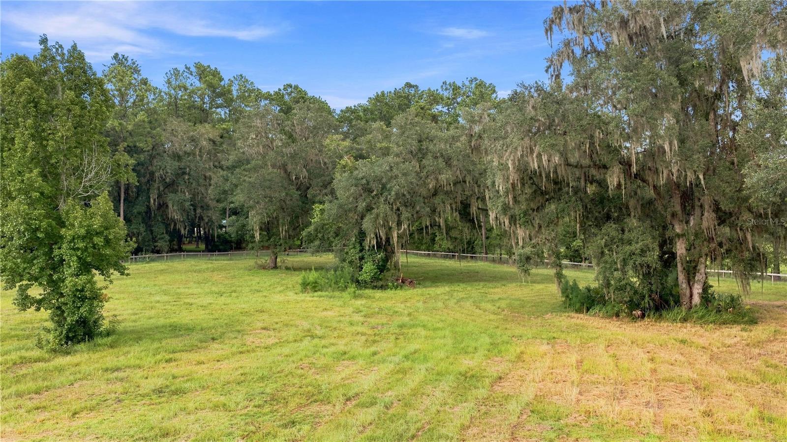 18601 Nw 160th Ave Property Photo 2