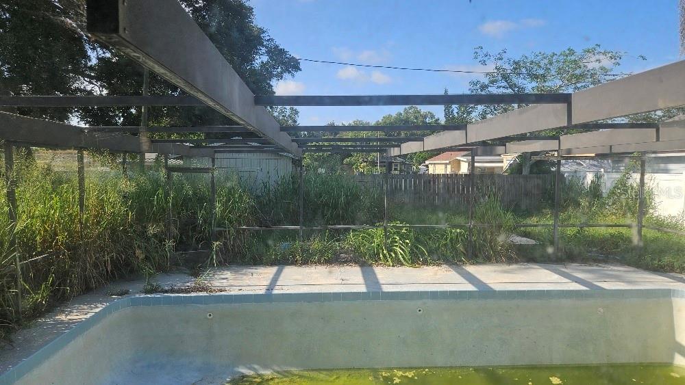 731 Patterson St Property Photo 4