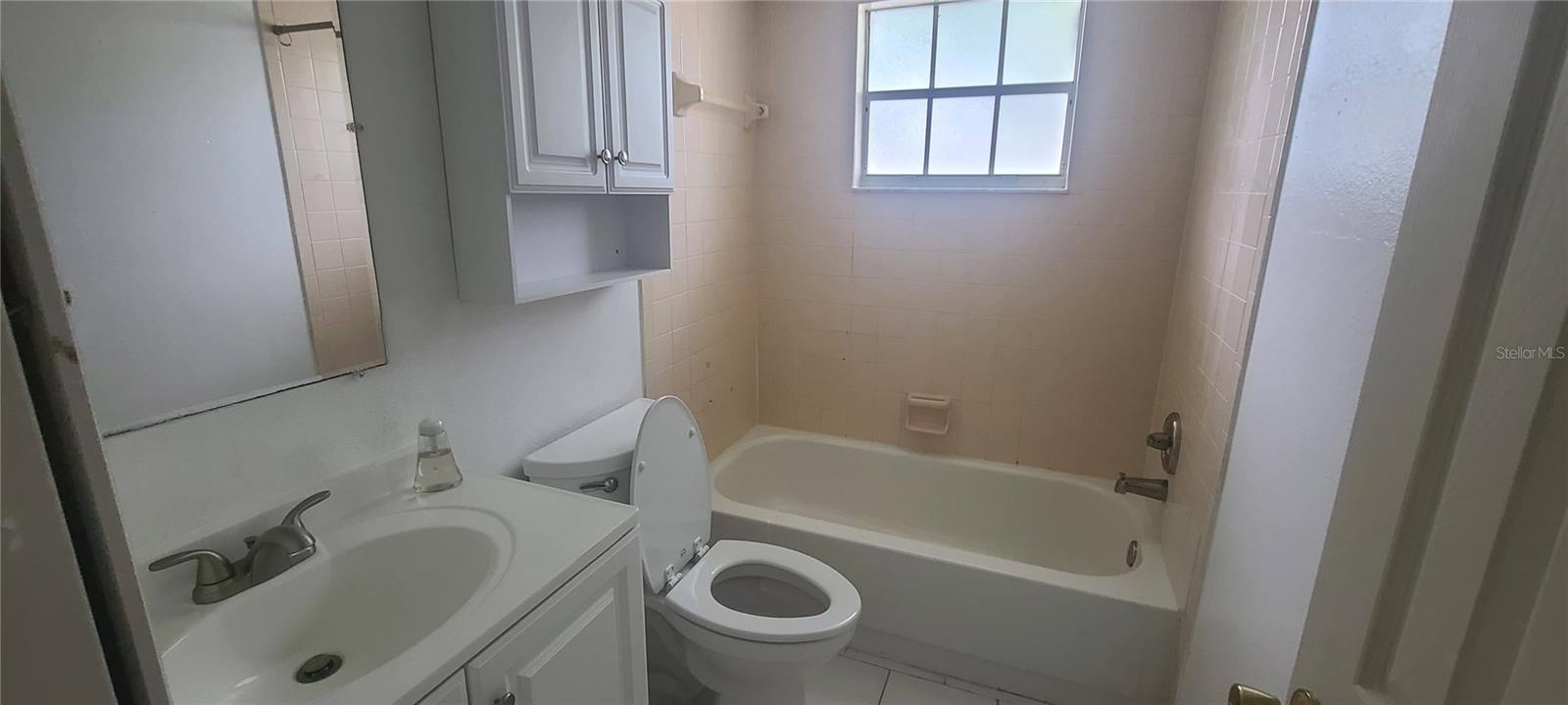 580 Fairways Ln #g203 Property Photo 3