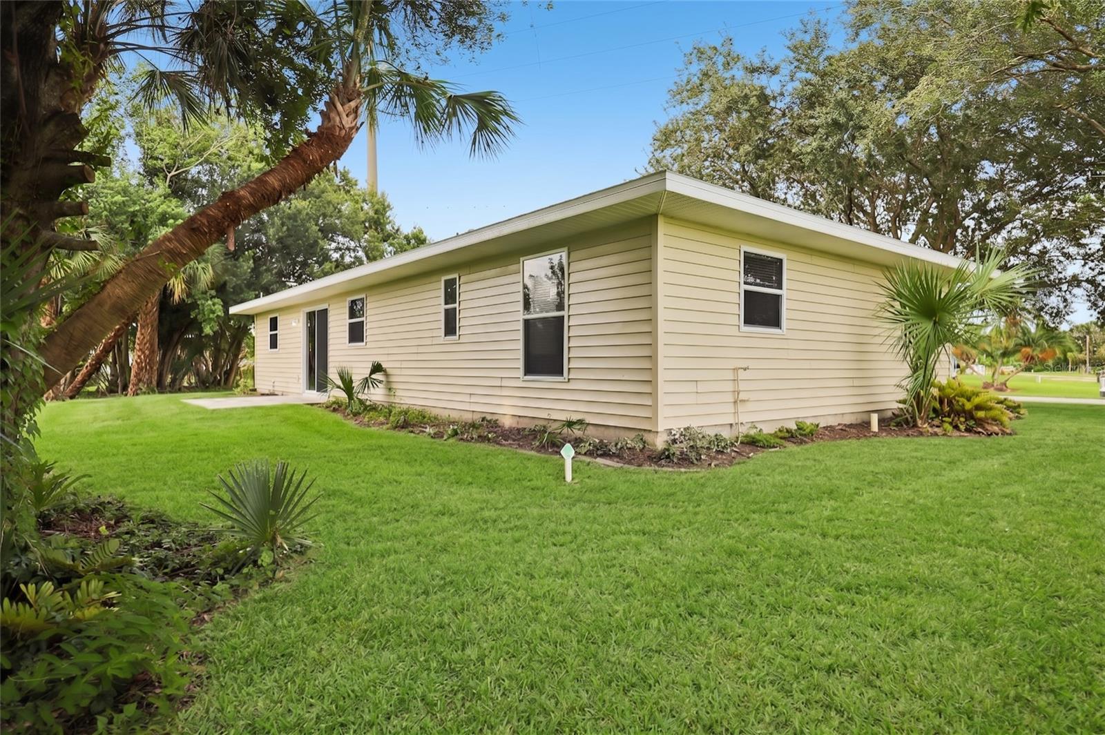 1975 Narranja St Property Photo 4