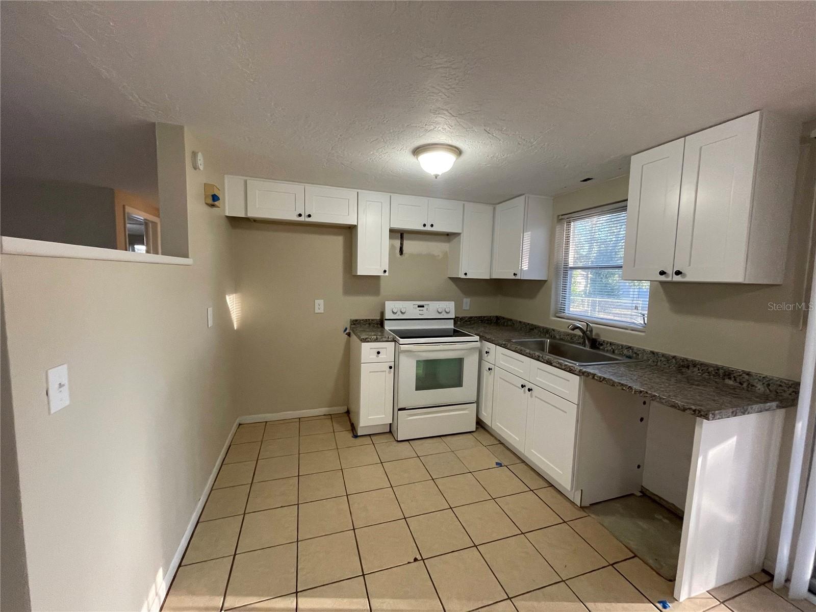 8 Rose Ave Property Photo 6