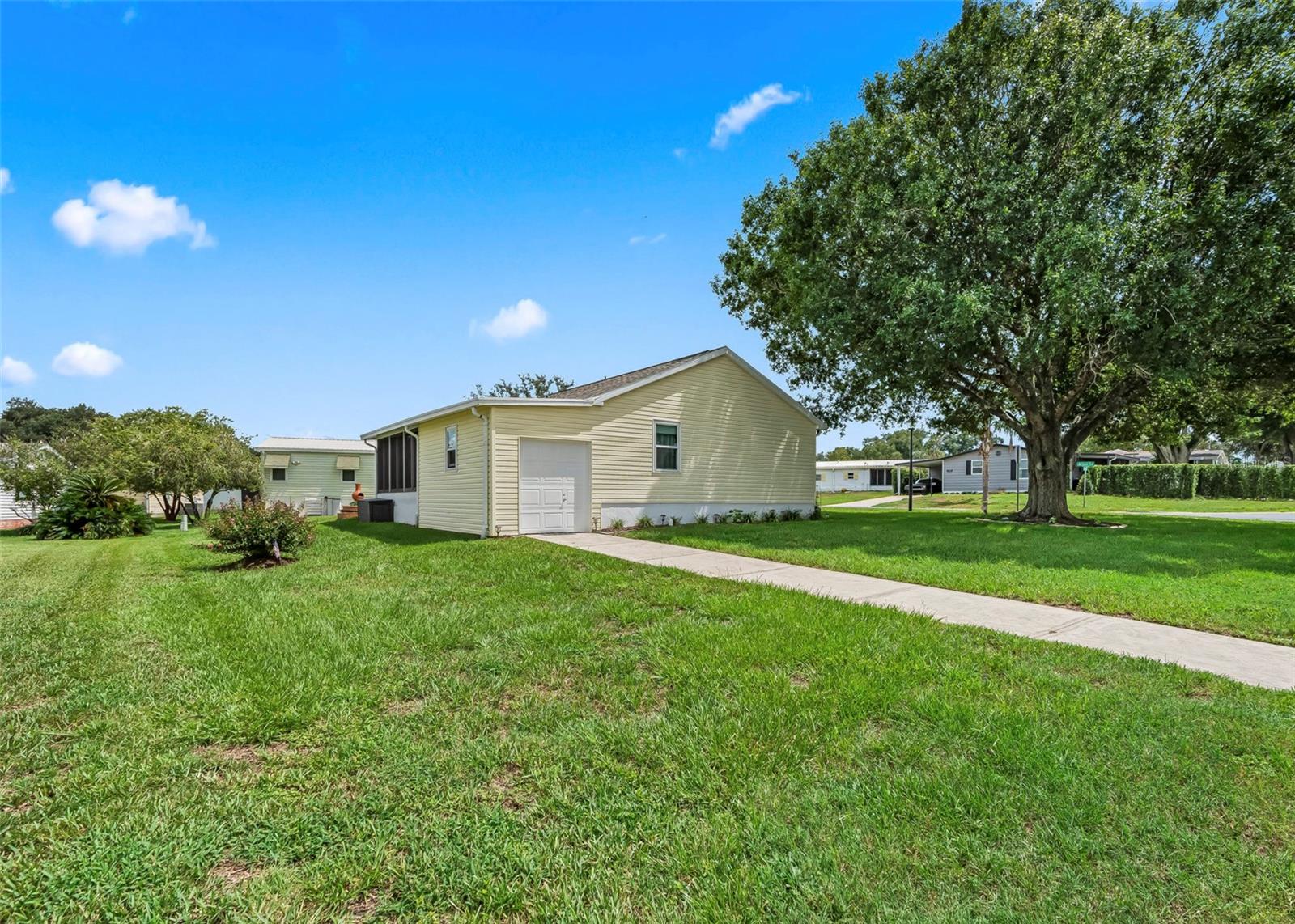 1223 Tarpon Ln Property Photo 7