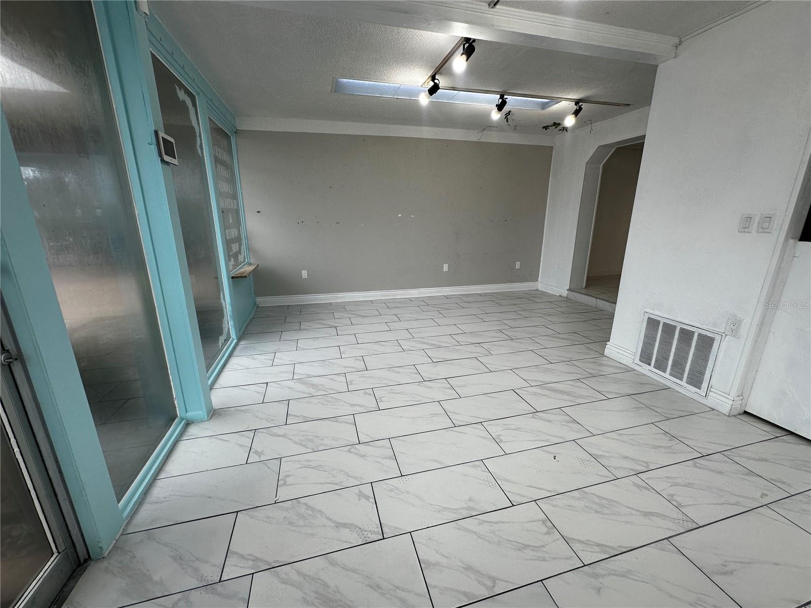 2206 E Silver Springs Blvd Property Photo 4